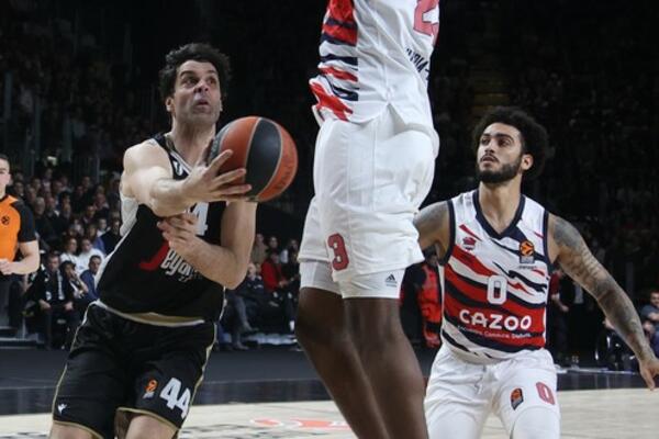 ČAROLIJA TEODOSIĆA: Plej Virtusa izludeo dvojac Baskonije, nisu znali gde je lopta! (VIDEO)