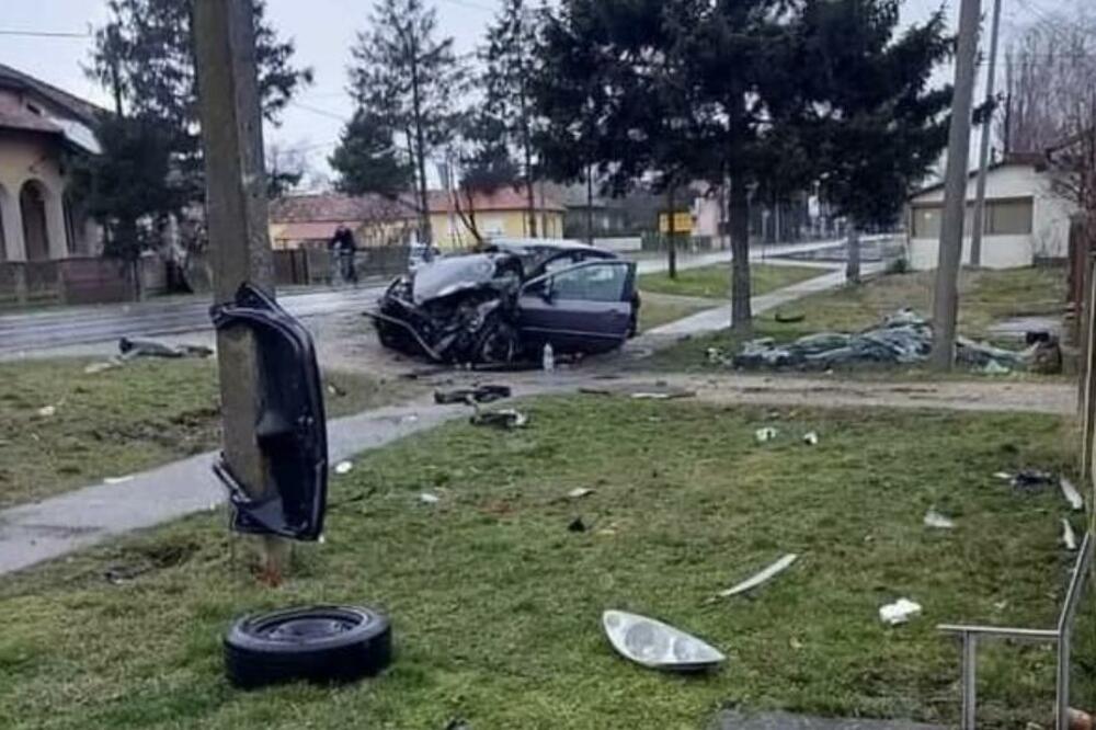 JEZIVE SCENE U SMEDEREVU, VOZAČ PIJAN SLETEO S PUTA: Delovi vozila po putu, auto SMRSKAN! (FOTO)