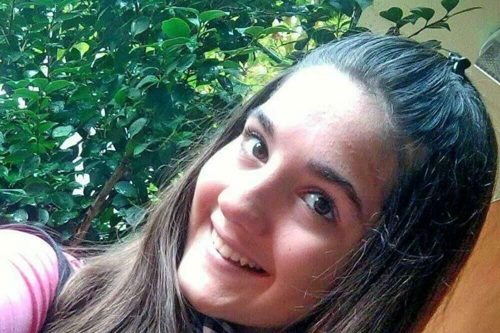 DEVOJČURAK SA SLIKE DANAS JE NAJPOZNATIJA LJUBAVNICA U SRBIJI: Rasturila BRAK, gledate je SVAKI DAN