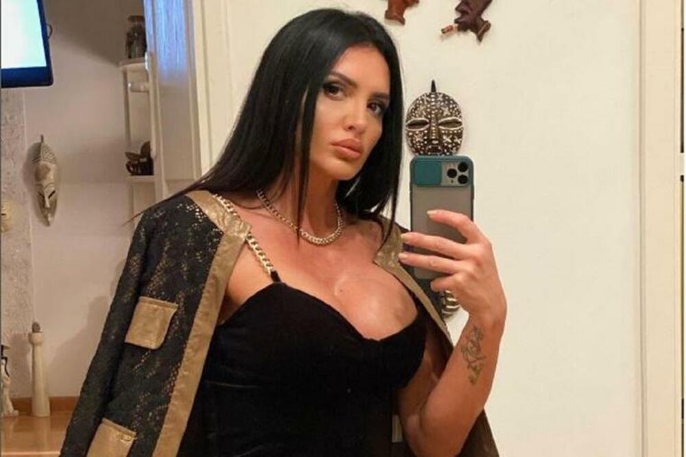 SRBI ODLEPILI ZA NAJIZAZOVNIJOM ŽANDARKOM: Crnka ZAPALILA mreže, muškarci joj SAMI PADAJU POD PENDREK! (FOTO)