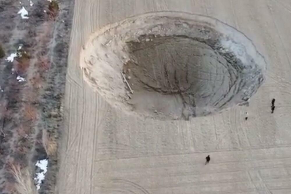 U TURSKOJ SE IZNENADA STVORILA MISTERIOZNA OGROMNA RUPA: Niko ne zna ŠTA JE, a evo da li ima veze sa ZEMLJOTRESIMA