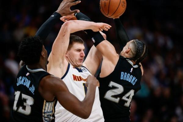 ON JE JOKIĆU PUSTIO KRV: NBA zvezde ga mrze, udara s namerom da povredi! Zbog TRANSSEKSUALKE ostavio devojku! VIDEO