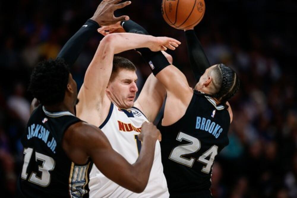 ON JE JOKIĆU PUSTIO KRV: NBA zvezde ga mrze, udara s namerom da povredi! Zbog TRANSSEKSUALKE ostavio devojku! VIDEO