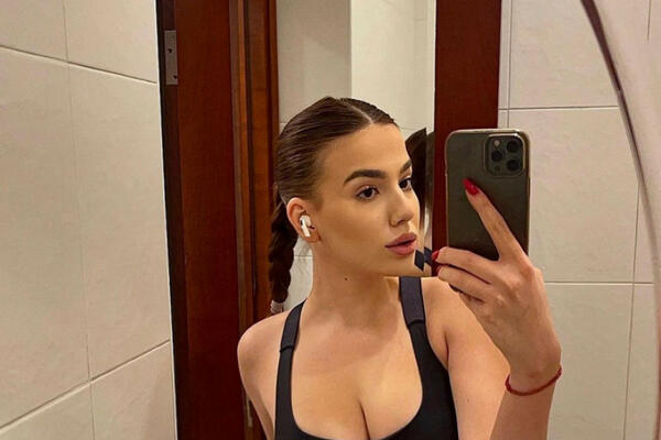 ŠTA ĆE TATA DA TI KAŽE NA OVAKVU FOTKU? Ćerka pevača NIKAD IZAZOVNIJA, istakla BUJNO POPRSJE, prava je MAČKA