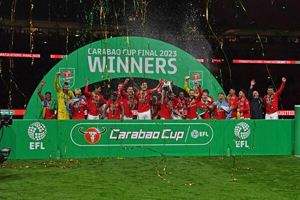 TROFEJ POSLE ŠEST GODINA! Ten Hag vraća Junajted na slavni put, Njukasl pao na Vembliju (VIDEO/FOTO)