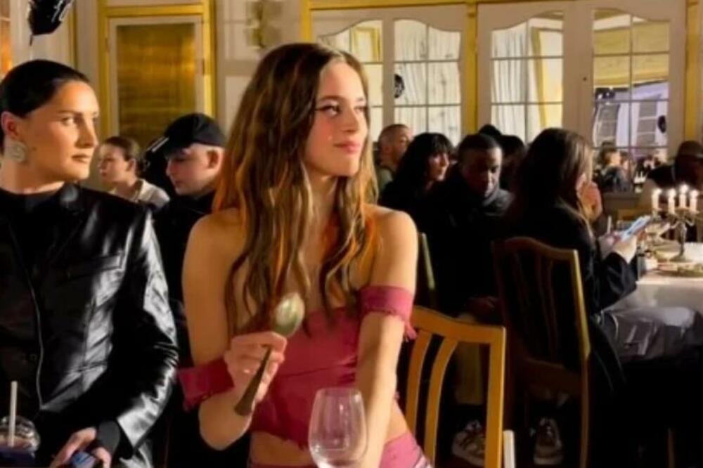 SVI GLEDALI ISPOD STRUKA KAD JE USTALA, NISU MOGLI DA SKINU POGLED: Zbog Sarine HALJINE SE I ČAŠE LOMILE (VIDEO)