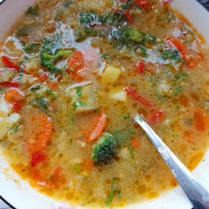 Posna čorba vam je uvek retka i bezukusna: Dodajte 1 kašiku ovog sastojka i biće kremasta i bogata kao da je mesna