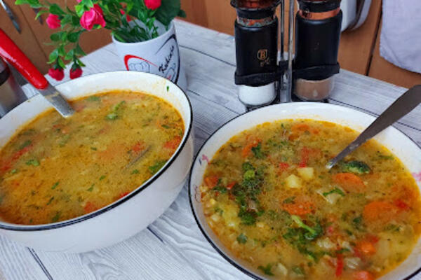 NAJUKUSNIJA POSNA ČORBICA OD POVRĆA: Sastojci koji su vam potrebni su EM JEFTINI EM PUNI VITAMINA! (VIDEO)