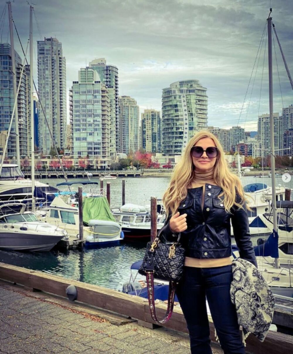 Dikan ju je optuživao i da je neracionalno trošila novac,