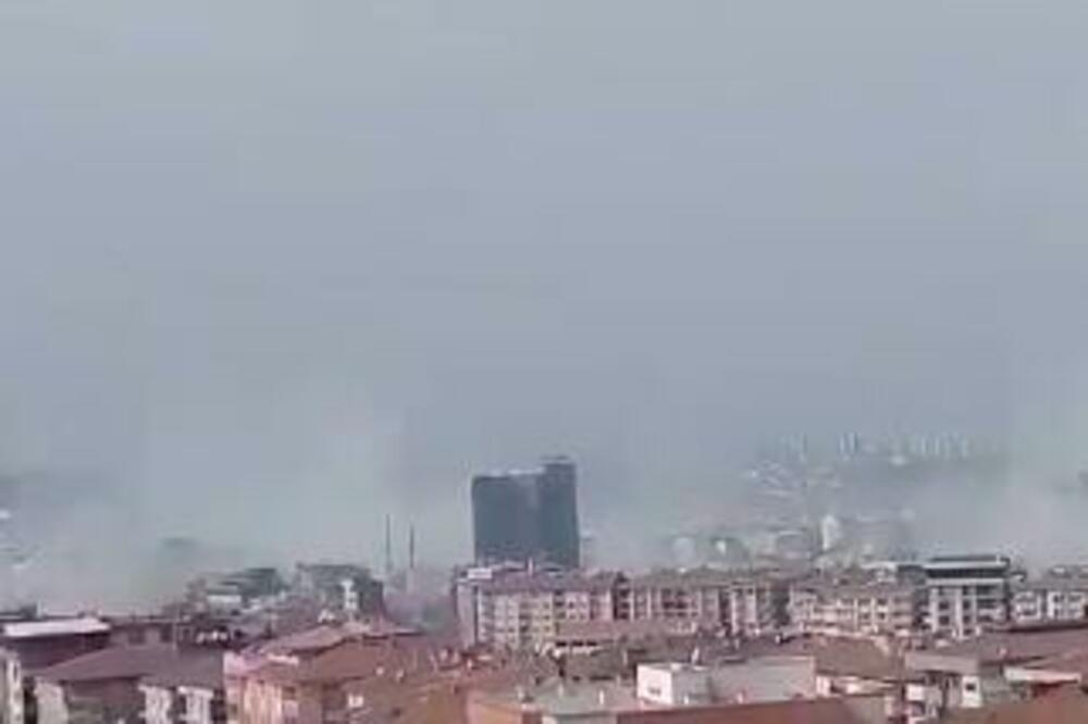 PRVI SNIMCI RAZORNOG ZEMLJOTRESA U TURSKOJ: PRIZOR JE JAKO POTRESAN, ljudi beže i vrište, UŽAS! (VIDEO)