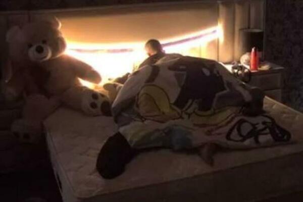 TRESLA SE BELA KUĆA: Bilal NASKOČIO na Milicu, pa krenuli ŽESTOKO da akcijaju (VIDEO 18+)