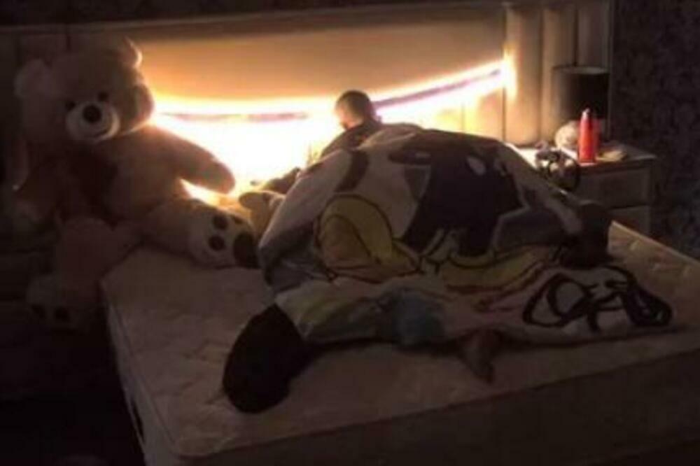 TRESLA SE BELA KUĆA: Bilal NASKOČIO na Milicu, pa krenuli ŽESTOKO da akcijaju (VIDEO 18+)