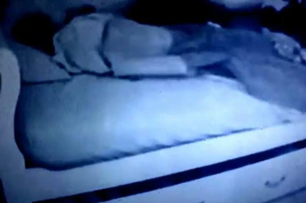POSTAVILA JE KAMERU U SOBU SVOJE ĆERKE I SNIMALA JE KAKO SPAVA: Doživela HOROR kada videla šta je IZAŠLO IZ KREVETA