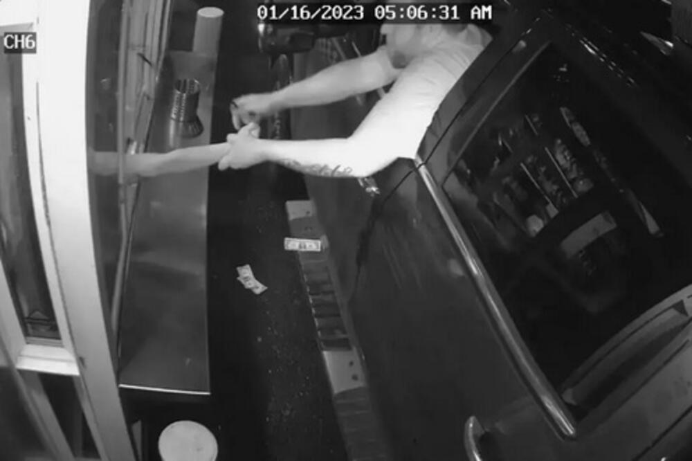 SILEDŽIJA POKUŠAO DA OTME RADNICU KROZ BROZOR: Njena brza reakcija oduševila je sve, gledajte (VIDEO)