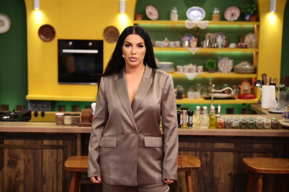 BOJANOVIĆI IZ HERCEG NOVOG OTVORILI ČETVRTU KULINARSKU NEDELJU! Gledajte "Majke i snajke" danas od 18 časova