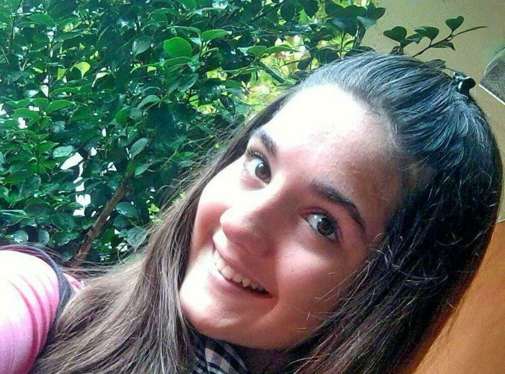 Na fotografijama se jasno vidi kako je Anđela izgledala bez uvećanih usana, ali i koliko se često smejala u vreme kada nije važila za 'ledenu kraljicu'.