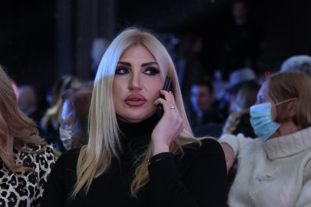 Ikone na sve strane u njenom domu na Banjici: Poznata Srpkinja pokazala delove raskošnog doma, oduševiće vas