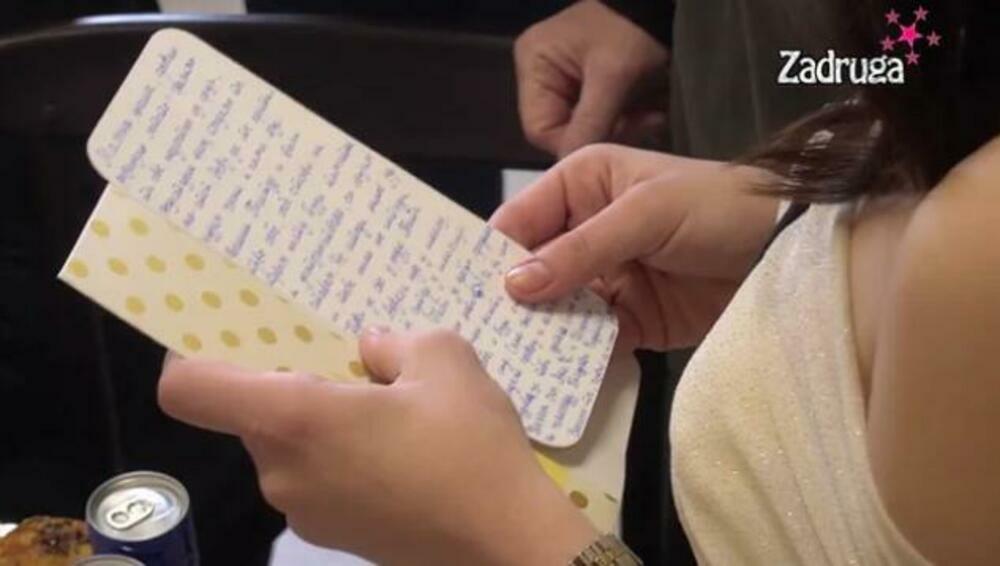 Milica čita poruke od majke za rođendan