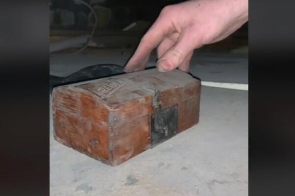 ČISTIO JE GARAŽU I PRONAŠAO STARU KUTIJU: Ono što je bilo unutra ZAPREPASTILO ga je, "NE SMEŠ TO DA DIRAŠ" (VIDEO)