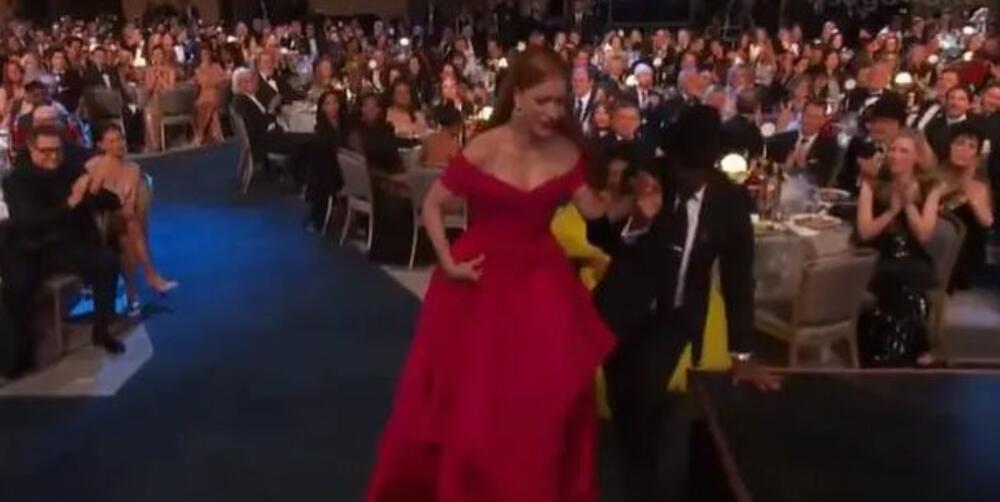 Džesika je za nesreću okrivila dugu haljinu koju je nosila za tu priliku.