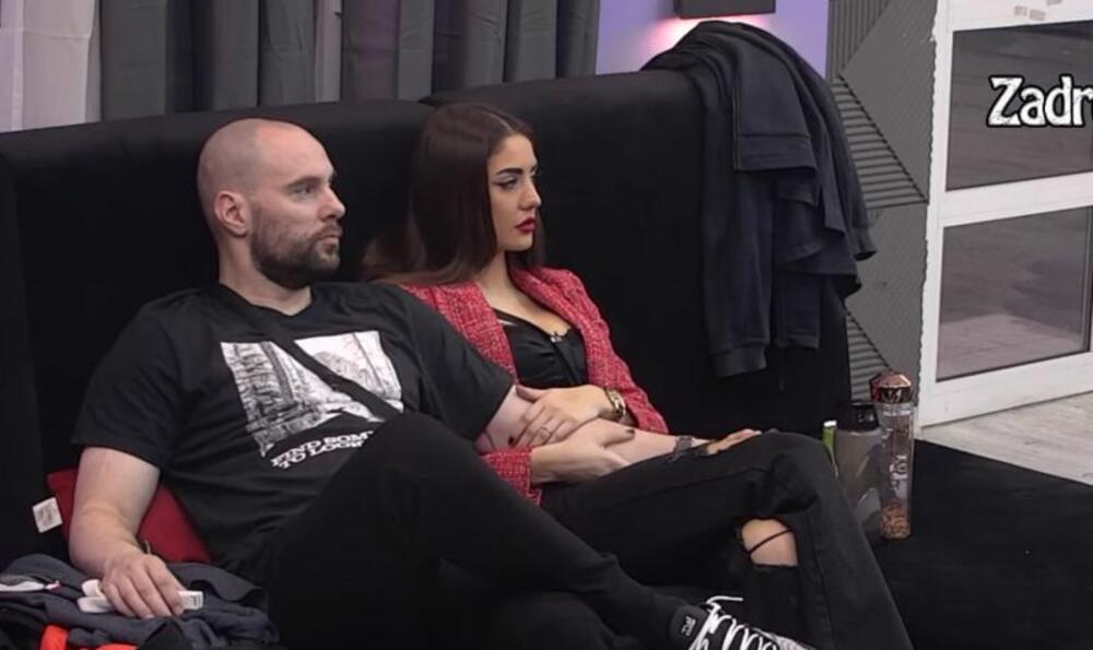 Zvezdan i Anđela slušaju Anino izlaganje