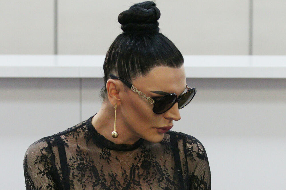 NAŠA PEVAČICA SE BAVI PROSTITUCIJOM, A SADA JE PROGOVORILA I O STARLETINOM POSLU: Kamera SVE ZABELEŽILA (VIDEO)