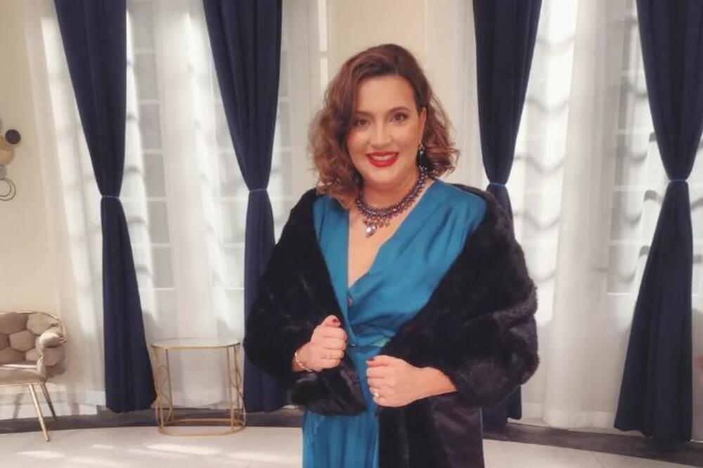 NAŠA GLUMICA SVE ZABRINULA NOVOM OBJAVOM: Pokazala povređenu RUKU, kolege joj ODMAH PRUŽILE PODRŠKU