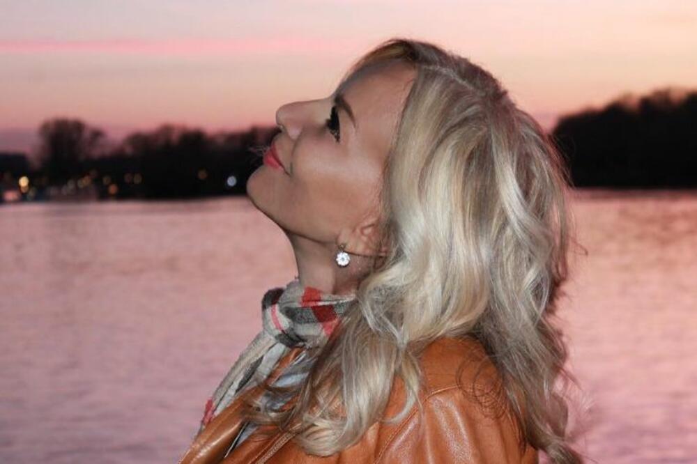 90-IH HARALA ESTRADOM I KUMOVALA MNOGIM KRIMINALCIMA: Nakon što se POVUKLA postala je DRUGA ŽENA, pogledajte samo