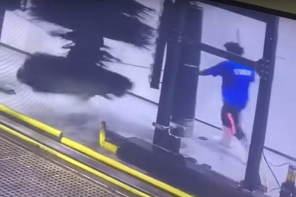 PRAO JE KOLA, SLEDEĆEG MOMENTA JE BIO PROGUTAN: Ljudi gledaju snimak od kojeg zastaje dah, PROBAJTE DA IZDRŽITE