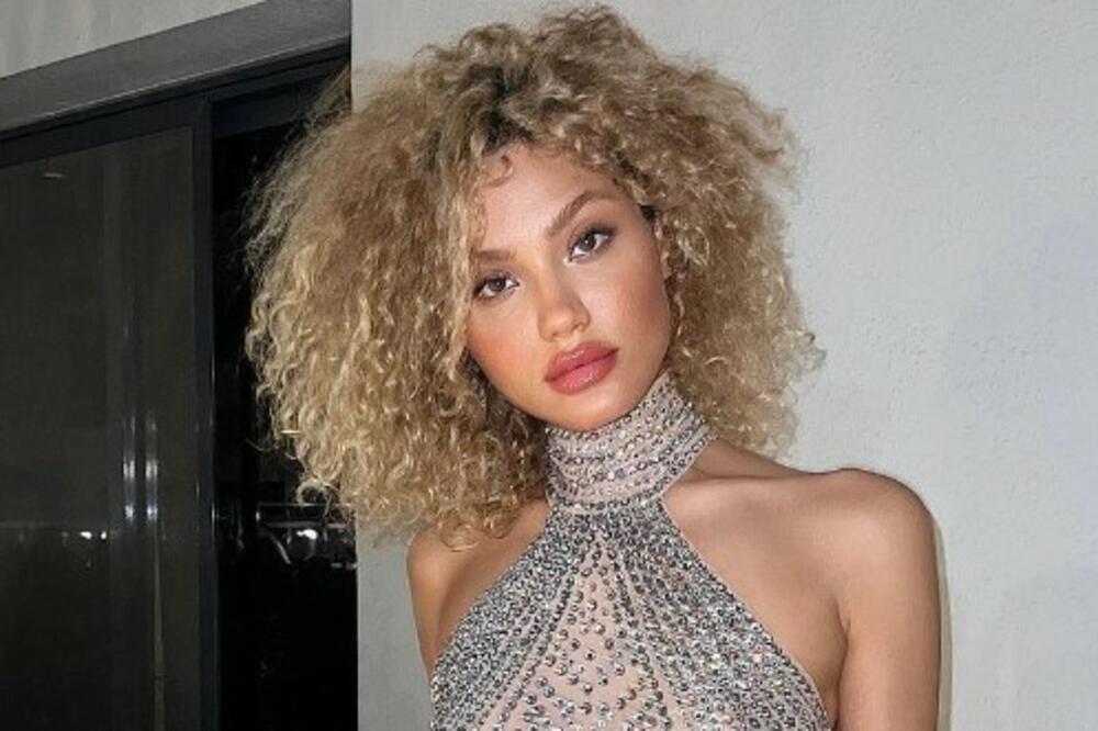 MARIJA PRODALA NEVINOST ZA MASNU LOVU: U trci bio poznati FUDBALER, ali evo ko je ipak odneo POBEDU (FOTO) (VIDEO)