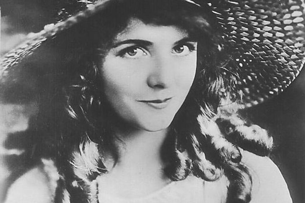 BILA JE NAJLEPŠA ŽENA NA SVETU KOJA JE DO SMRTI PROGANJALA MUŽA: Život joj je NAPRASNO prekinut 5. septembra 1920.