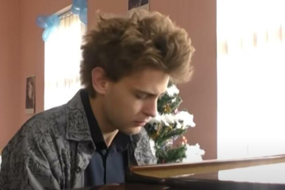 TAKMIČAR PESME ZA EVROVIZIJU HITNO HOSPITALIZOVAN: Ovo je trenutno stanje MLADIĆA