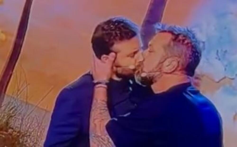 Ljubomir Stanišić poljubio voditeljka u usta