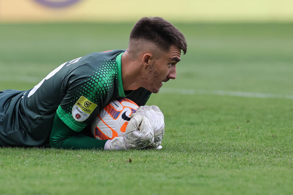 GROZNA POVREDA GOLMANA LUČANA! Čukarički pobedio Mladost, Spartak iznenadio Novi Pazar (VIDEO)