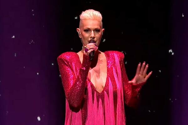 TIJANA DAPČEVIĆ ZAPANJILA SVE: Pevačicu NIKAD DO SAD nismo videli u OVOM izdanju