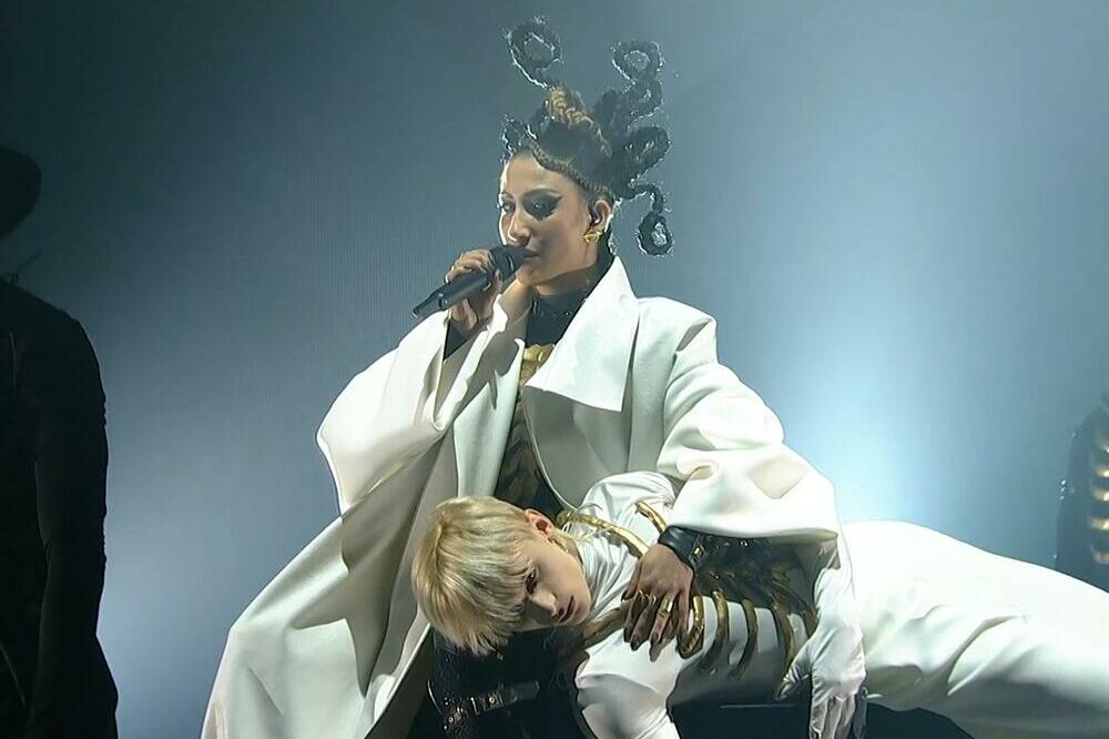 OGLASILA SE ANGELINA NAKON SINOĆNJEG ISPADANJA NA PESMI ZA EVROVIZIJU: Pevačica VAN SEBE, poslala BRUTALNU PORUKU