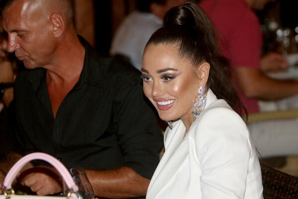 VODITELJ PINKA SPAVAO SA POLA ESTRADE? Iscurele šokantne informacije - SA KIME JE SVE MILOŠEVIĆ DELIO POSTELJU?