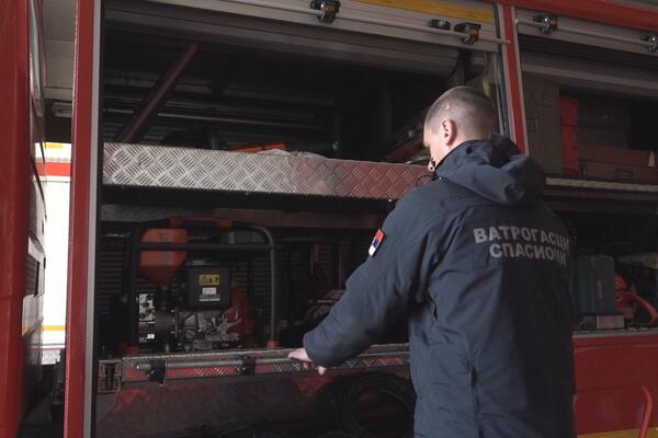 JEZIV PRIZOR NA NOVOM BEOGRADU: Dim kulja iz RESTORANA, vatrogasci intervenišu sa KROVA (VIDEO)