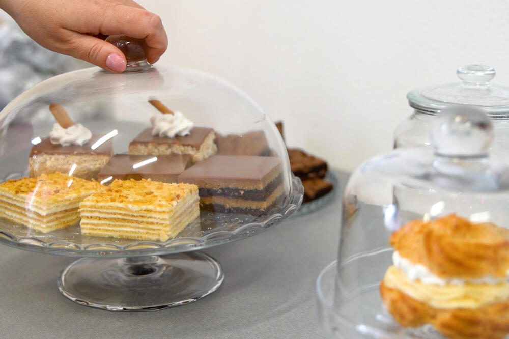 ZAVIRITE U DADIN SLATKI SVET: Za nju je torta kao slikaru platno (FOTO)