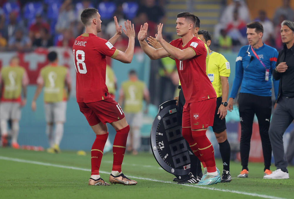 Luka Jović menja Dušana Vlahovića