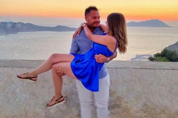 ŽENA MAŠINOVOĐE IZ GRČKE NEUTEŠNA NAKON NJEGOVE SMRTI: Oglasila se EMOTIVNOM PORUKOM, srce DA PREPUKNE