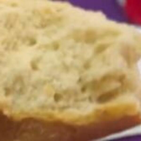 UZELA JE HLEB U RUKE I UDARALA ČEKIĆEM PO NJEMU: Ljudi u NEVERICI gledali ŠTA RADI, da li je OVO REALNO?