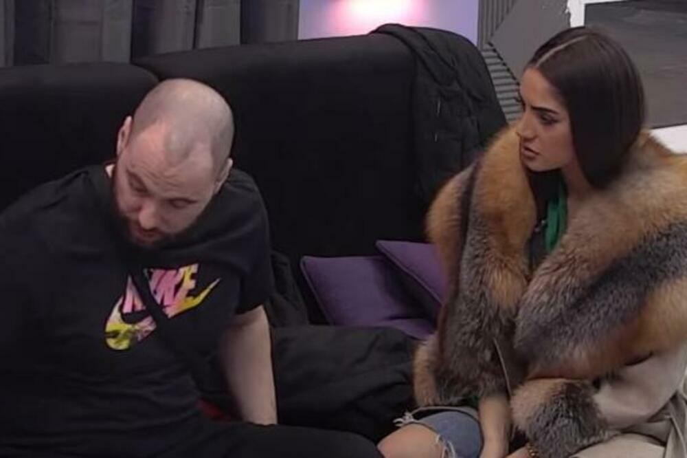 ANĐELA ĐURIČIĆ NE MOŽE NIŽE DA PADNE! Sve ŠOKIRALA SVOJIM PONAŠANJE, MOLILA Slavnića da URADI OVO