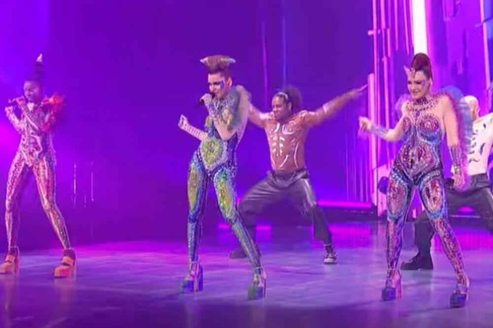 DAVID ŠOKIRAO FANOVE: U vezi je sa članicom Hurricane, a sada miluje drugu devojku