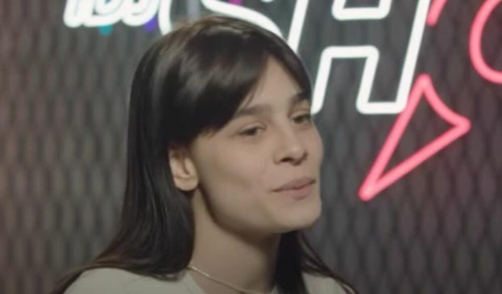 Talenat za muziku je nasledila od roditelja, a proslavila se prošle godine, kada je nastupala na prvoj audiciji IDJ Show-a