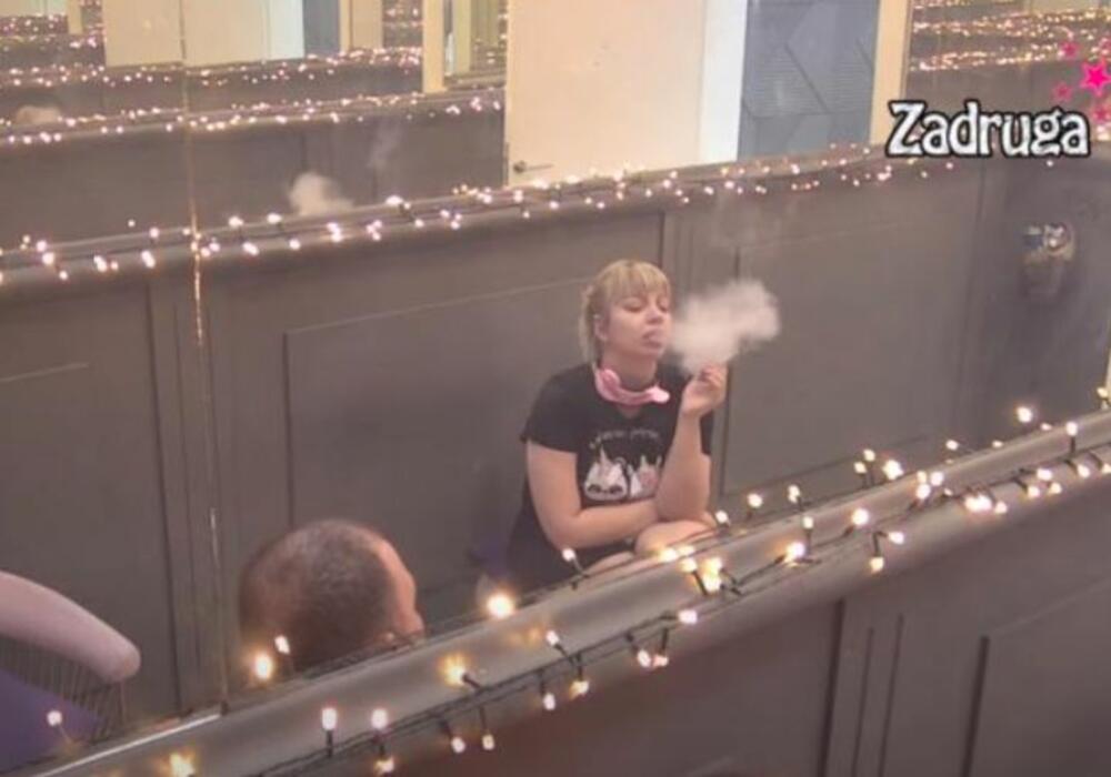 Miljana Kulić van sebe