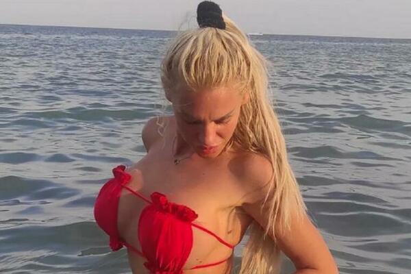 NAJIZAZOVNIJA DOKTORKA U SRBIJI: Pod Majin STETOSKOP muškarci SAMI PADAJU, na PLAŽI je NEVIĐENA BOMBA! (FOTO)