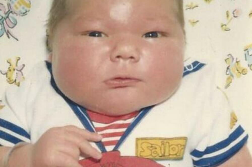 ON JE BIO JEDNA OD NAJVEĆIH BEBA NA SVETU, ROĐEN JE SA 7.3 KILOGRAMA: Pogledajte samo KAKO danas IZGLEDA (FOTO)