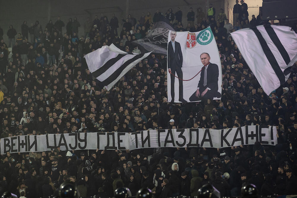 TERZIĆ VODI DŽAJIĆA NA POVOCU: Skandalozan transparent Grobara! (FOTO)