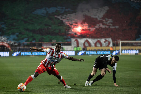 MOĆNA KOREOGRAFIJA I BAKLJADA 'DELIJA', PA PORUKA ZA 'GROBARE': "Nova ploča i kaseta..." (FOTO/VIDEO)